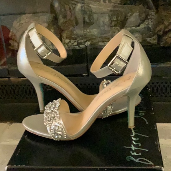 Formal Silver Heels - Picture 5 of 5